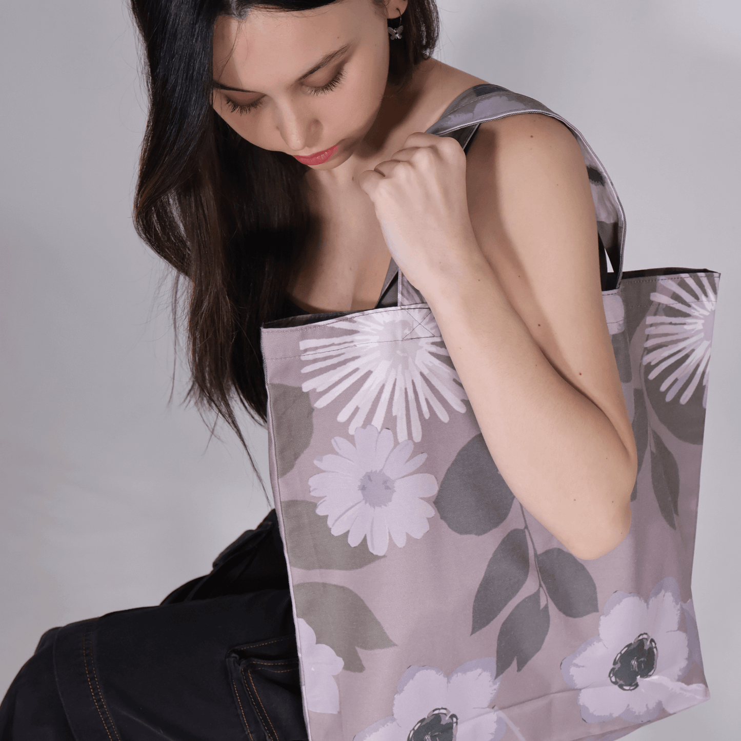 Model with dusky mauve tote bag with Daisy floral design over her shoulder. Durable and easy to clean.