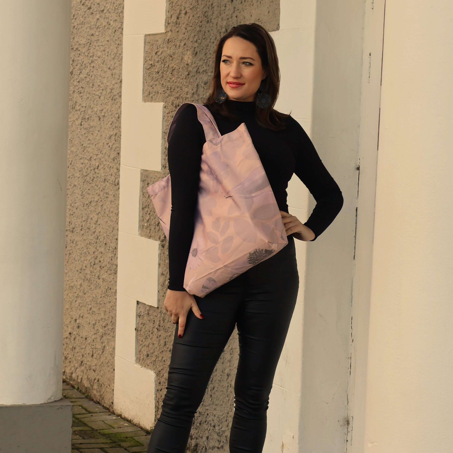 Model with peach daisy tote bag. High-quality materials.