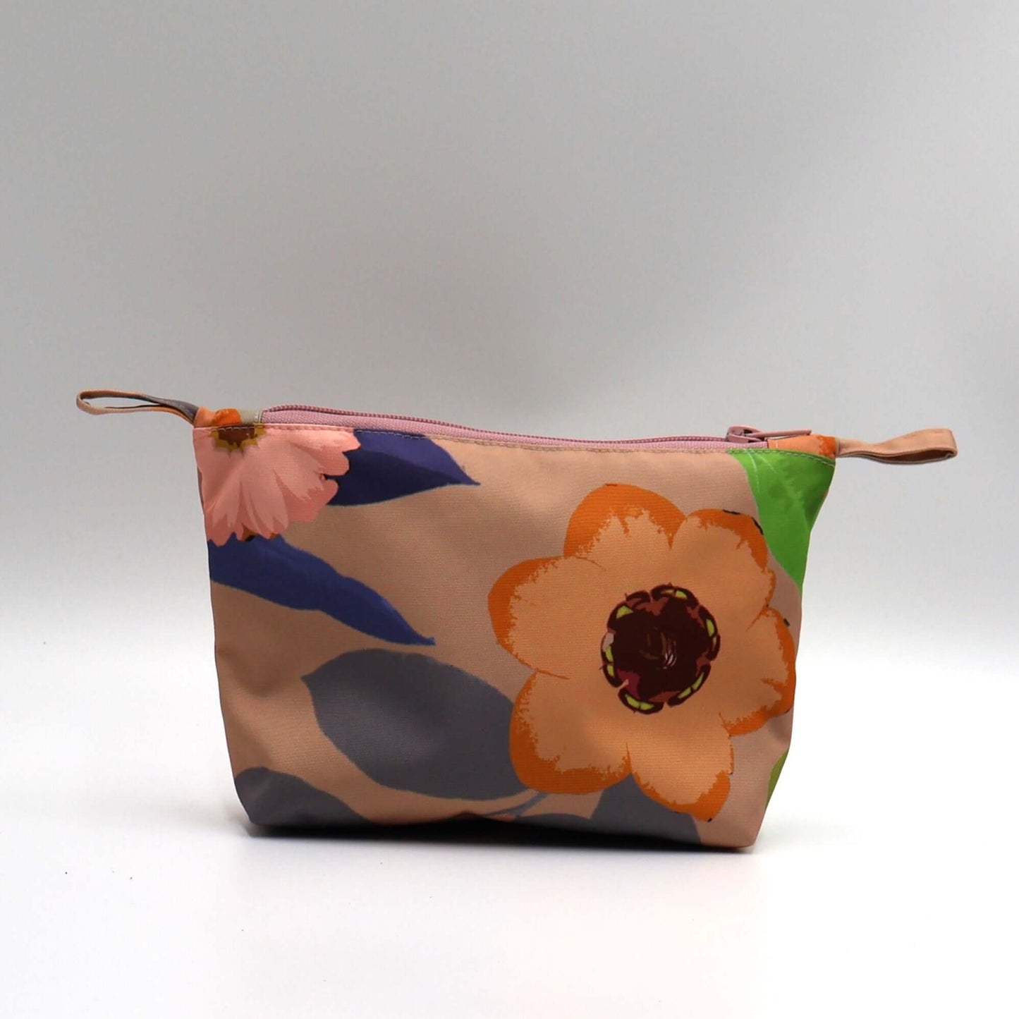 Ellie Bosch peach daisy makeup bag, colorful floral design, zipped closure, handmade, perfect for organizing beauty products.