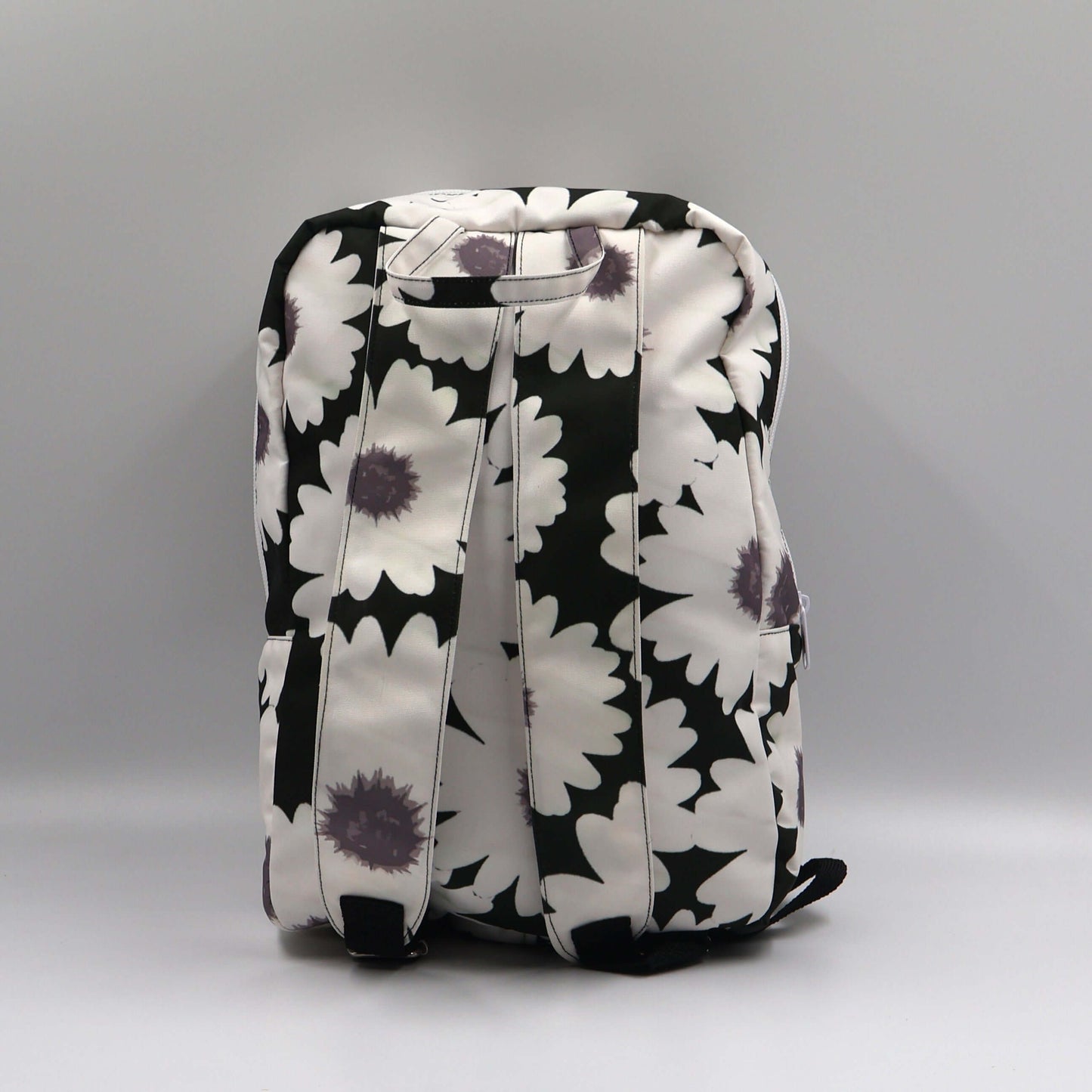 White Daisy Bloom – Small Backpack for Teens