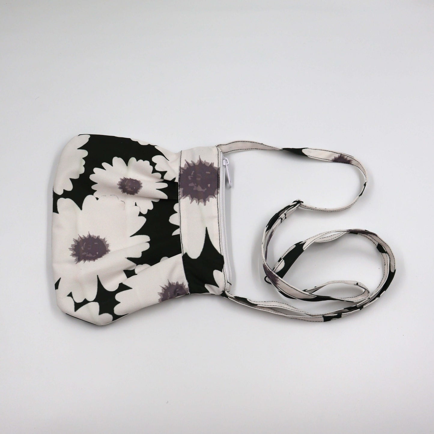 White Daisy Bloom – Small Crossbody Bag