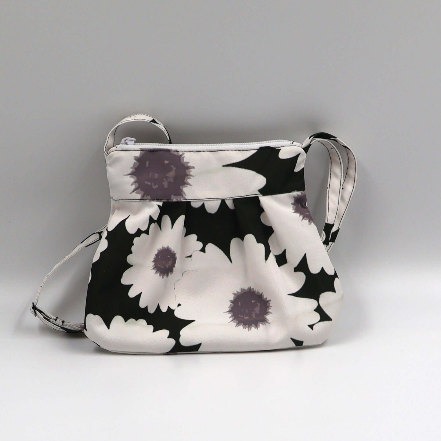 White Daisy Bloom – Small Crossbody Bag
