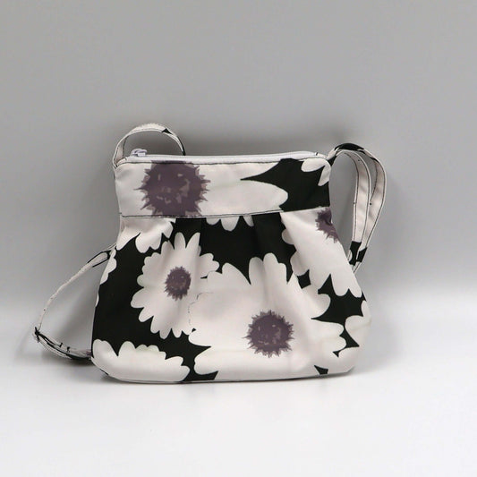 White Daisy Bloom – Small Crossbody Bag