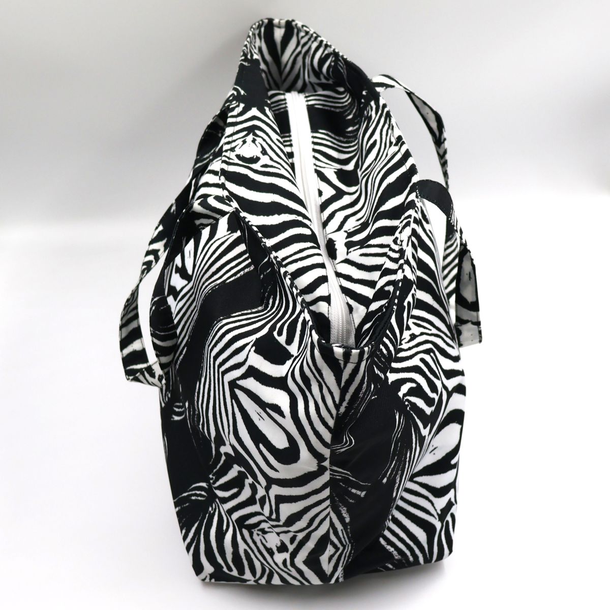 Tshikwana Carryall Bag – Zebra-Inspired Polyester Canvas