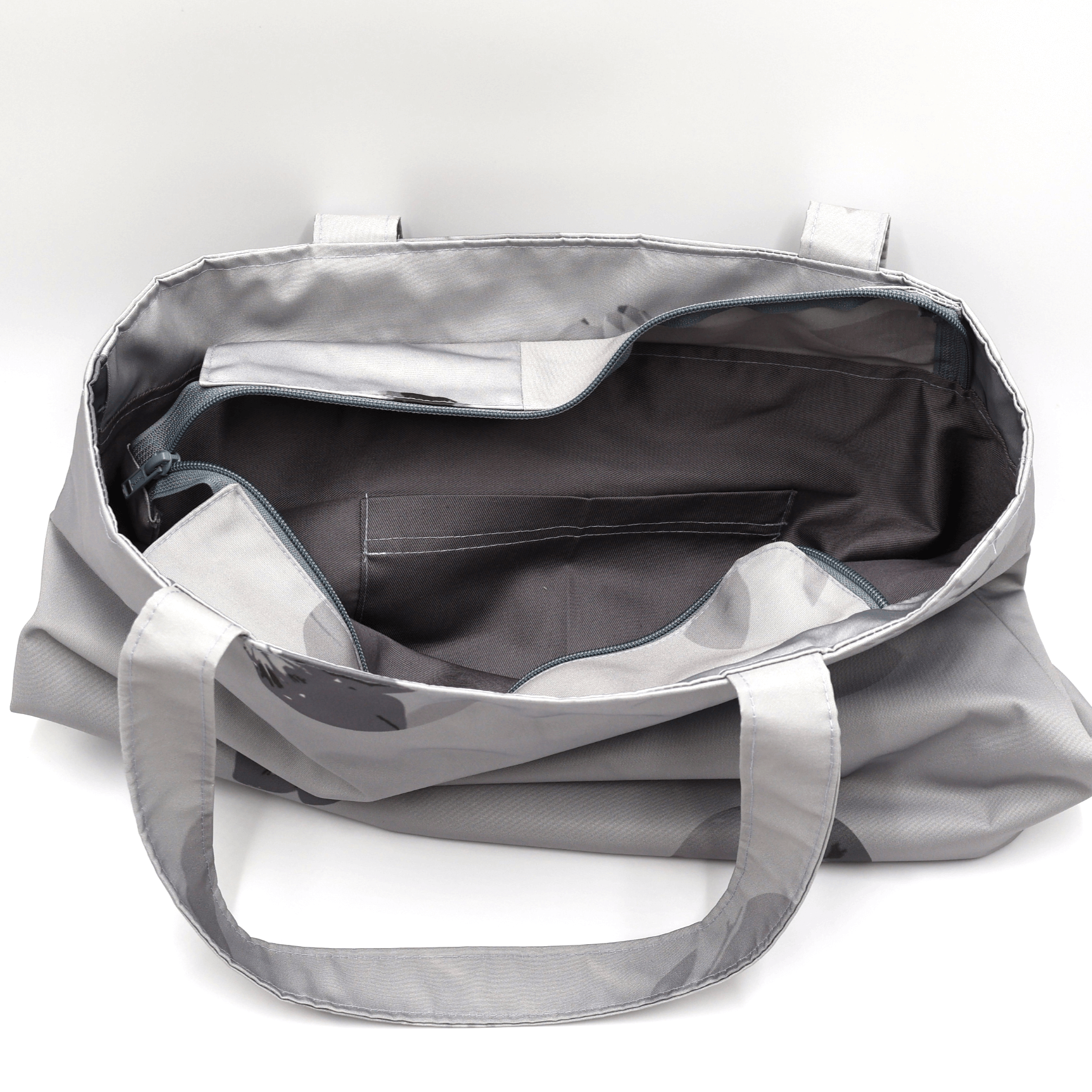 Shoulder bag with daisy floral design in dark and light grey. Perfect for carrying books and documents. Inside view.
