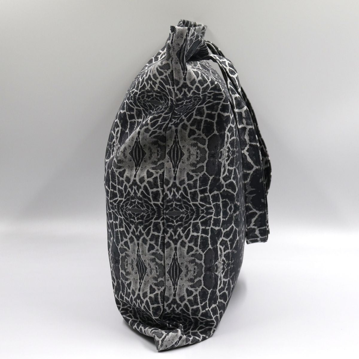 Letheba Tote Bag – Giraffe-Inspired Cotton Canvas (Charcoal)