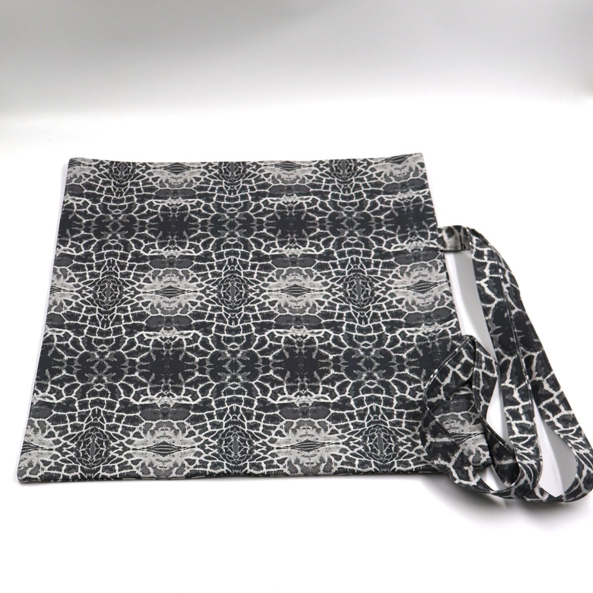 Letheba Tote Bag – Giraffe-Inspired Cotton Canvas (Charcoal)