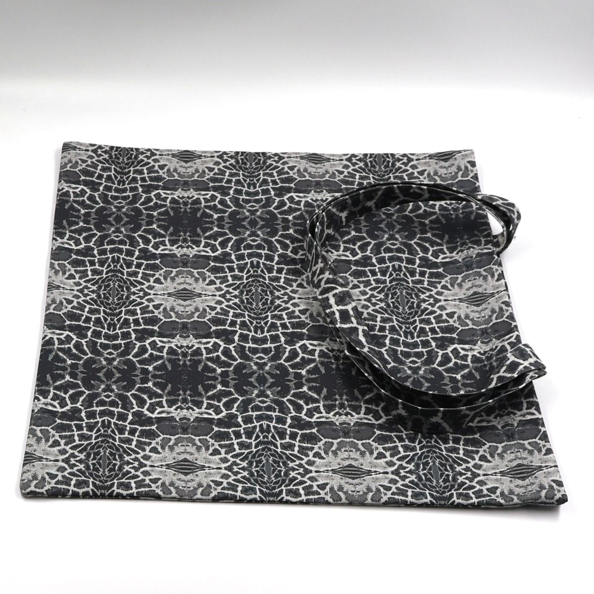 Letheba Tote Bag – Giraffe-Inspired Cotton Canvas (Charcoal)