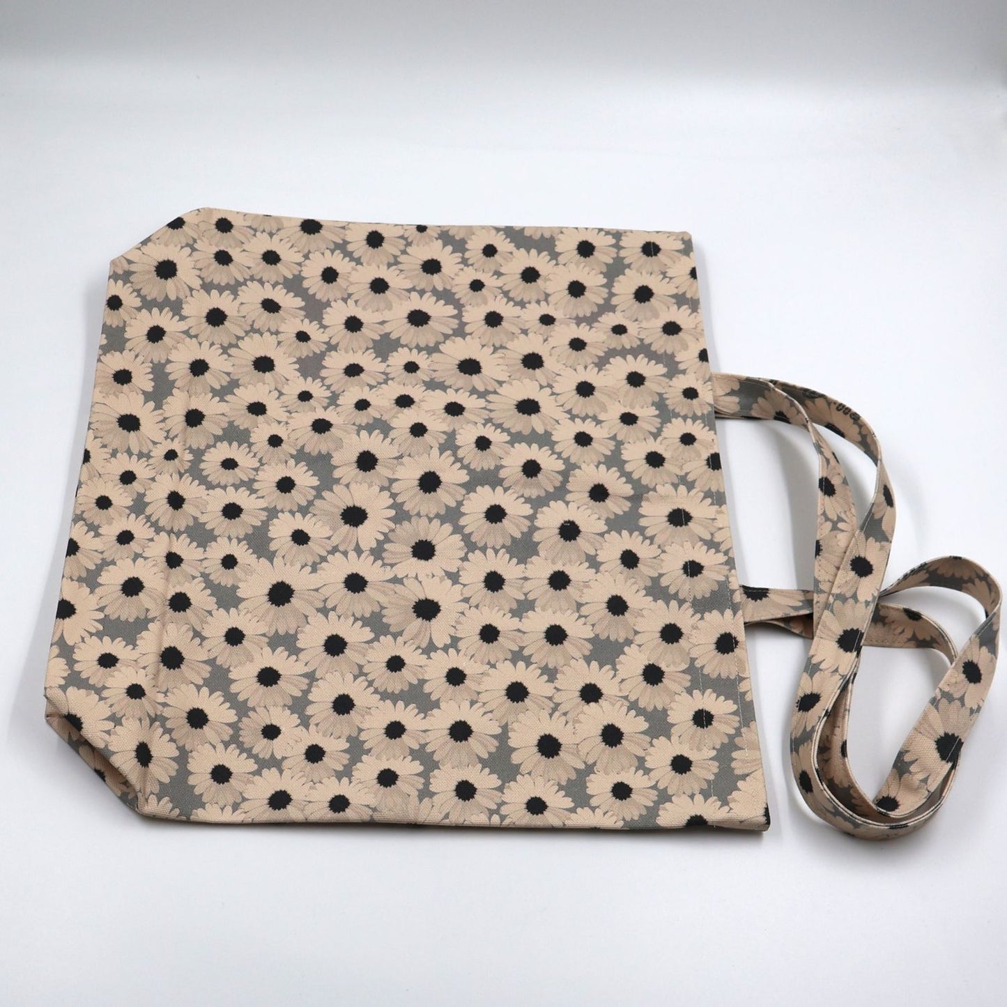 Ocean Slate Tote – Grey Canvas with Beige Daisies