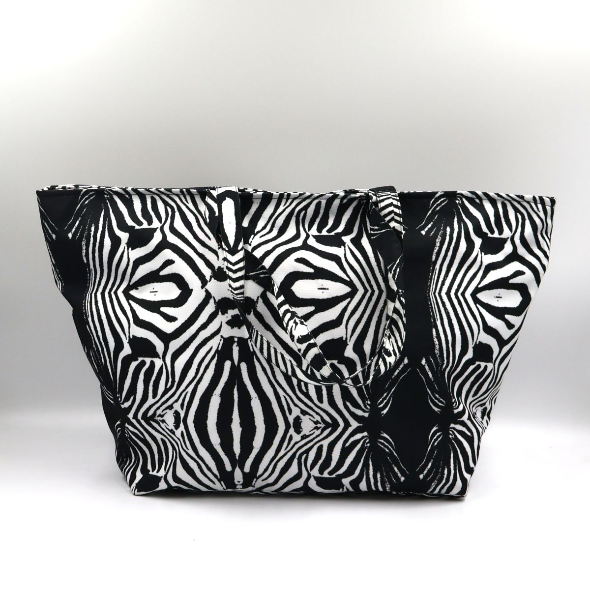 Tshikwana Carryall Bag – Zebra-Inspired Polyester Canvas