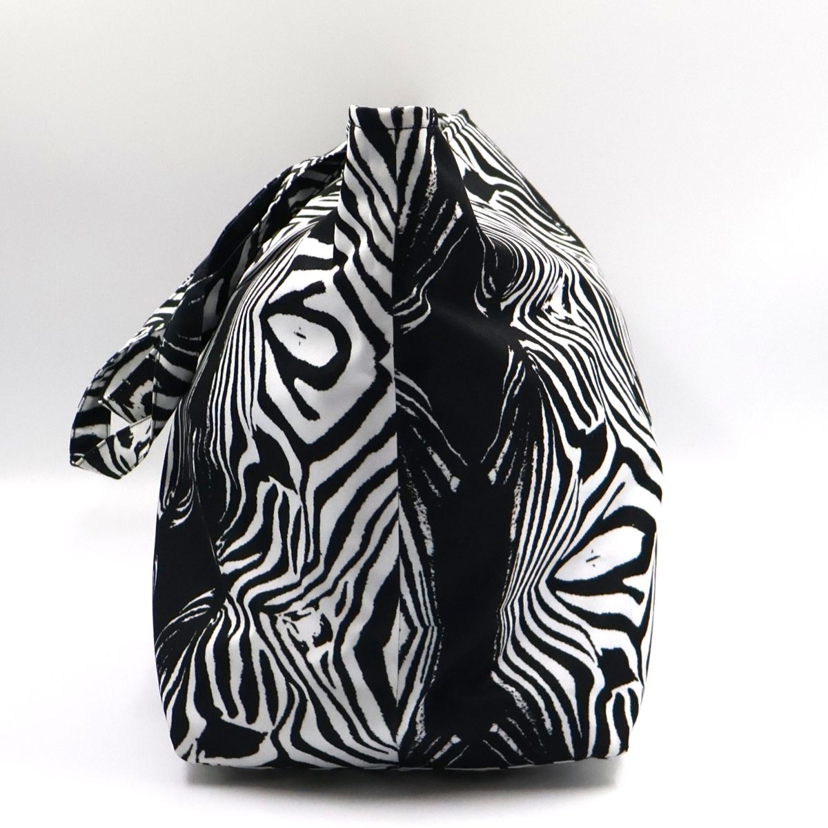 Tshikwana Carryall Bag – Zebra-Inspired Polyester Canvas