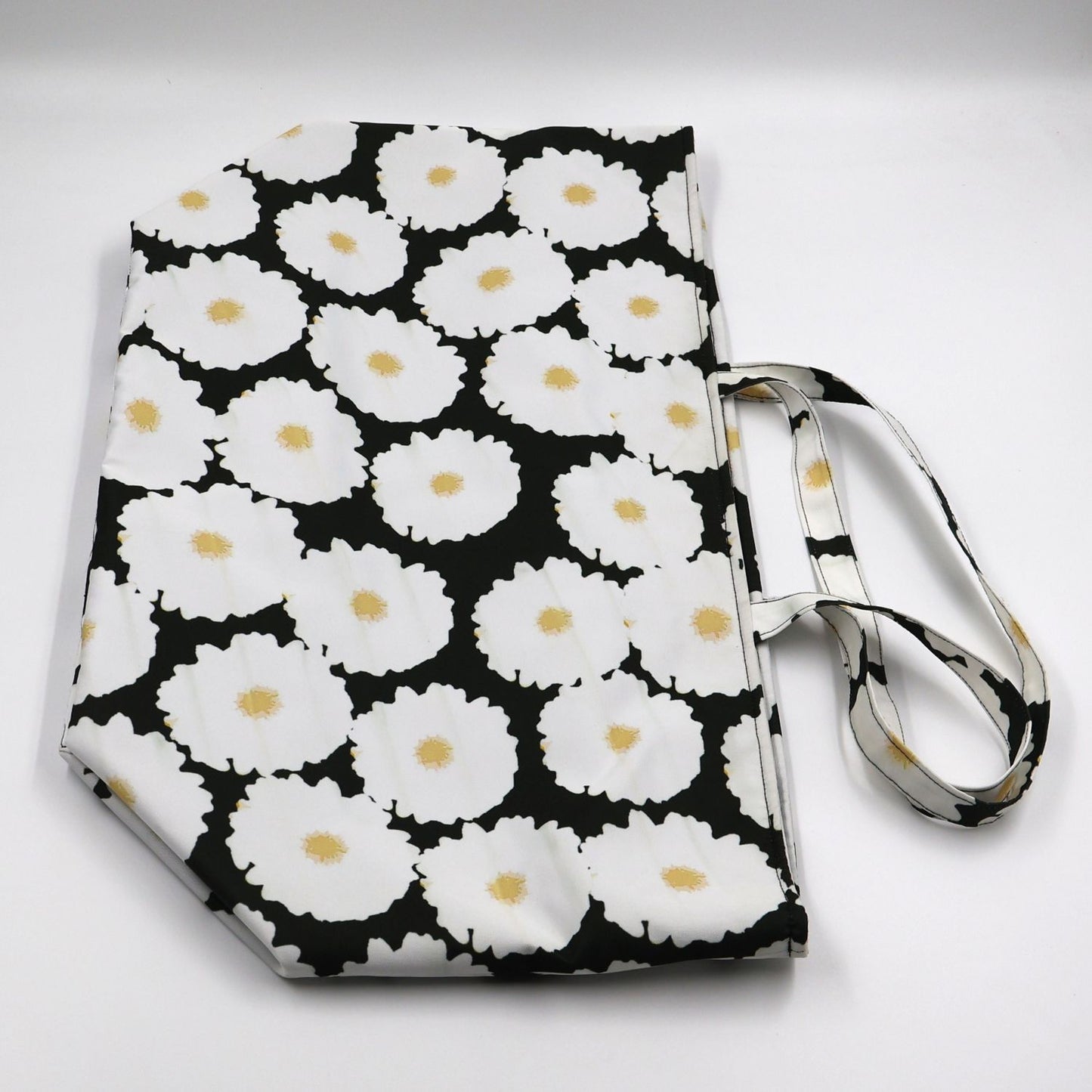 White Field Daisy Carryall Tote – Durable, Roomy, Artisan Finish