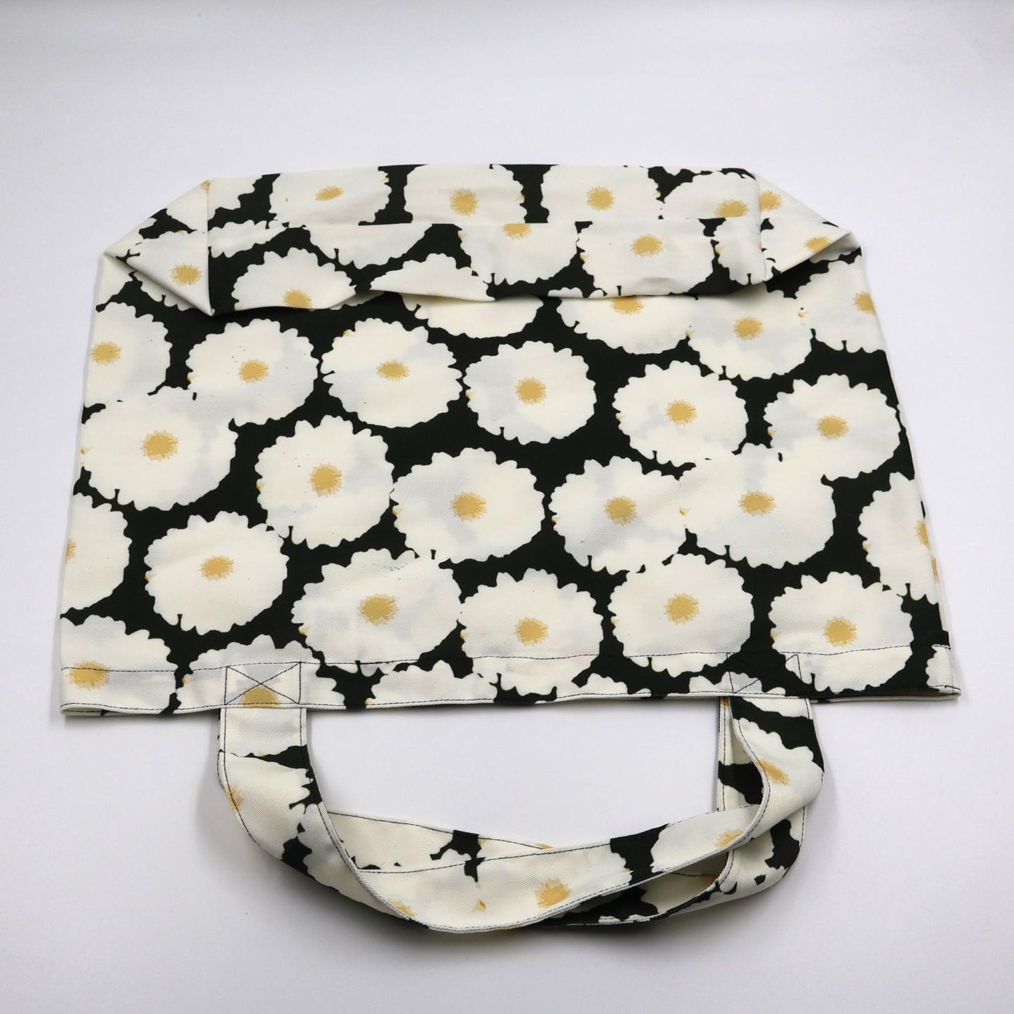 White Field Daisy Tote Bag – Locally Printed Polyester, Durable Finish