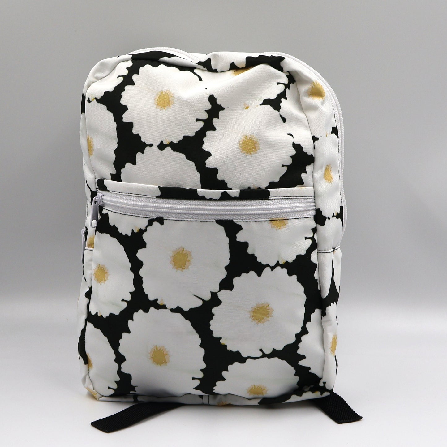 White Field Daisy Small Backpack-Easy‑Clean Polyester, Versatile