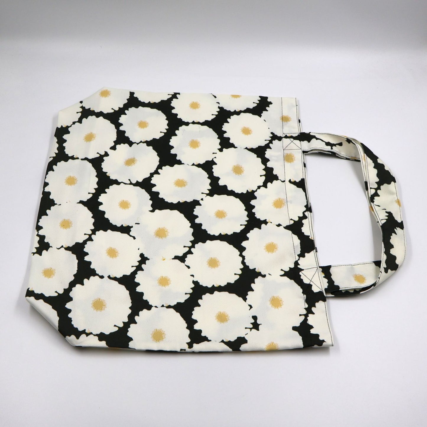 White Field Daisy Tote Bag – Locally Printed Polyester, Durable Finish
